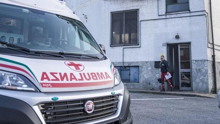 Bimbo di 5 anni cade dal quarto piano: salvato dai fili per stendere la biancheria, non è grave