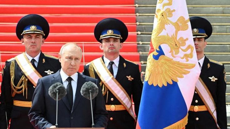 Soldatov: “Putin vuole dimostrare di avere tutto sotto controllo. Ma in realtà preoccupa le forze di sicurezza”