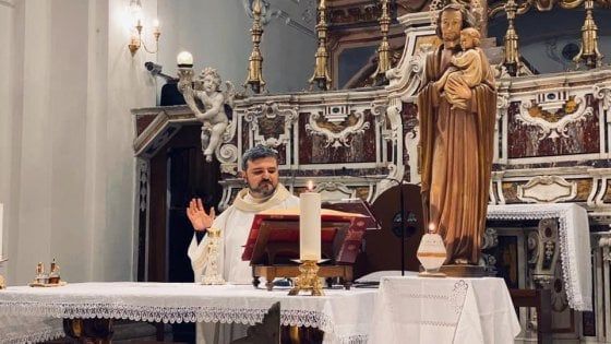 Coronavirus, parroco additato come untore dal pulpito interviene: "Mi avete ucciso"
