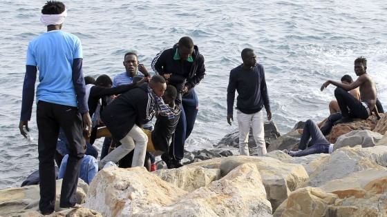 Il premier va all’attacco: “Serve un nuovo piano, quei 24mila via dall’Italia non sono sufficienti” 