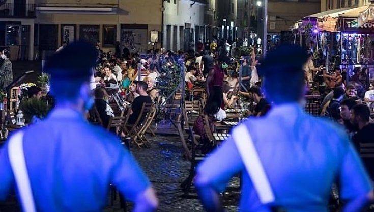 Borgosesia, l'ordinanza anti-delatori del sindaco leghista: "Troppe denunce di feste inesistenti per vendette tra vicini"
