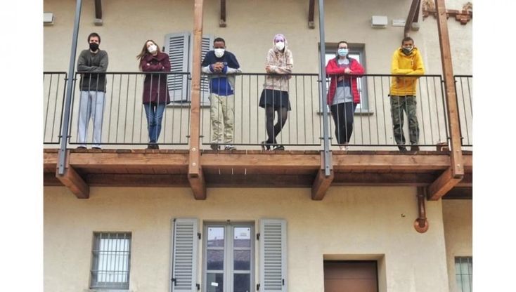 Milano, arrivano i primi studenti alla Cascina Conti: "Qui per riscoprire la vita in comunità"