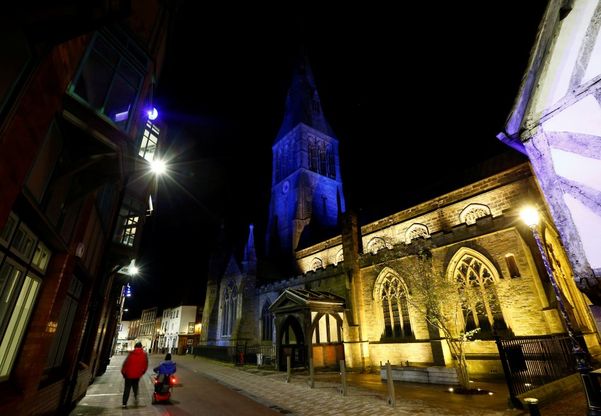 Leicester prepara la festa, la città si colora di blu