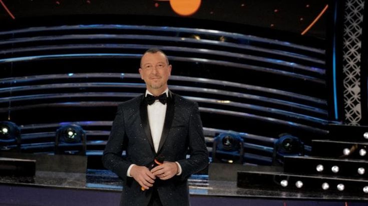 Sanremo, Amadeus fa crescere la speranza: “Probabilmente John Travolta ballerà e Russell Crowe canterà”