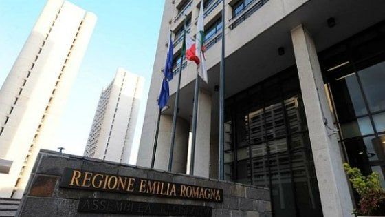 Cartellino addio, si lavora fuori dall'ufficio: la sperimentazione in Emilia Romagna 
