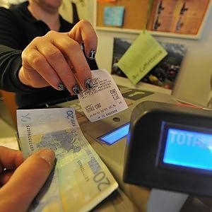 Ripresa a singhiozzo: i consumi calano a febbraio, ma sono in leggero rialzo sul 2014