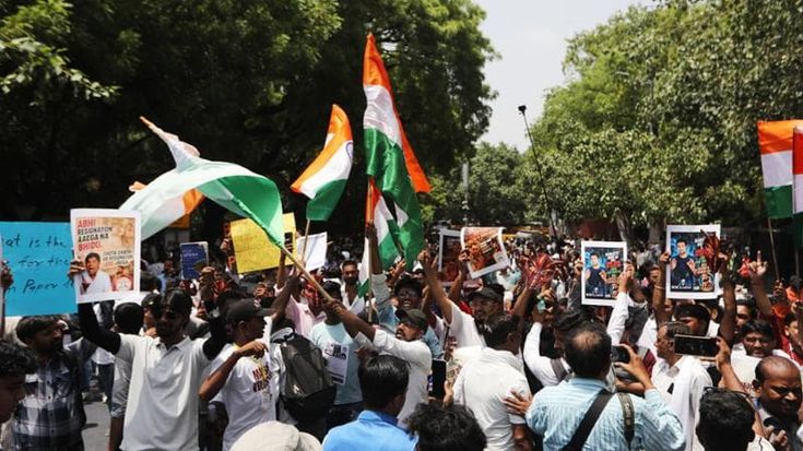 "Così noi scarafaggi sfidiamo il potere in India”