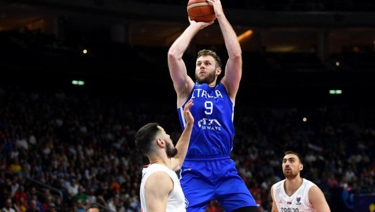Europei di basket, Italia da impazzire: batte la Serbia e si qualifica per i quarti