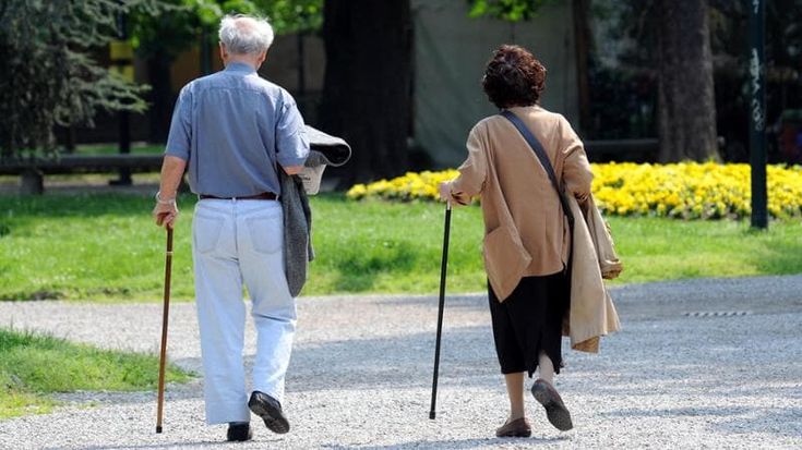 Pensioni più basse dal 2027, gli assegni tagliati fino al 2%. Cgil: “Con il 2025 si arriva al 4,1%”