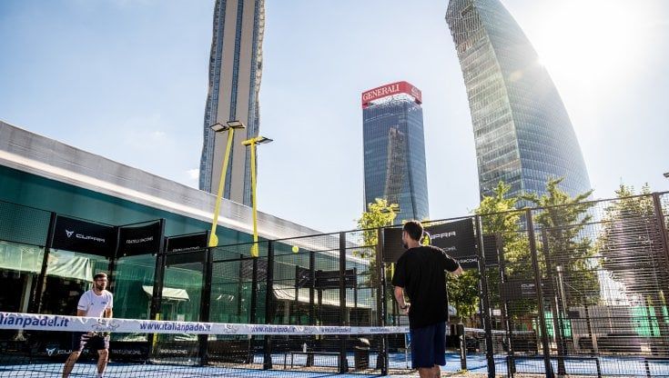 La sfida dei grattacieli: la voglia di padel non ha confini