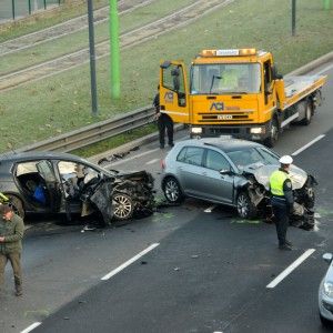 Sesto, in fuga contromano dai carabinieri su Fulvio Testi provocano un frontale: 4 feriti