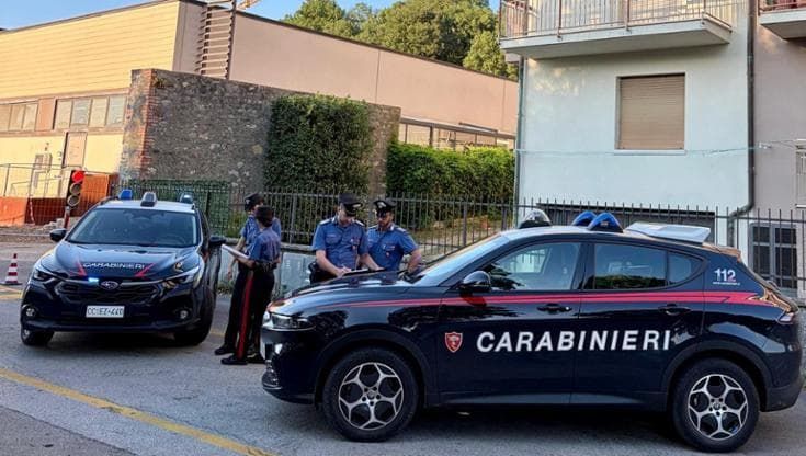Arezzo, litiga con un amico per pochi euro e gli incendia casa: arrestato