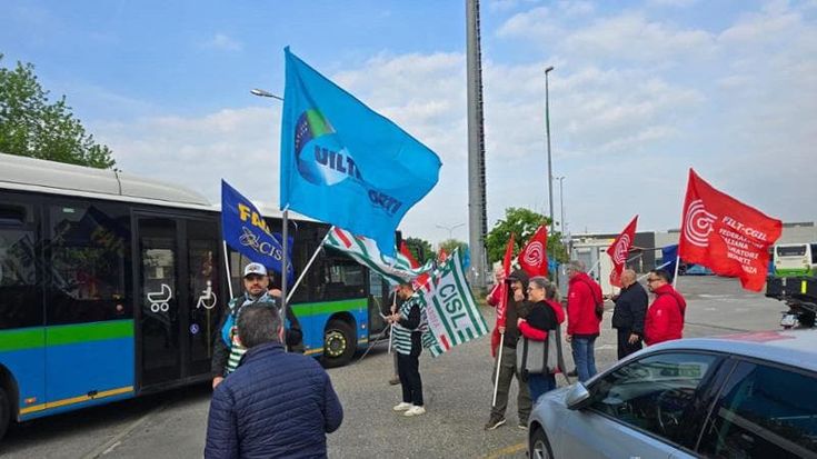 Sciopero dei bus a Milano e in altre province lombarde: “Stop a condizioni di lavoro insostenibili”