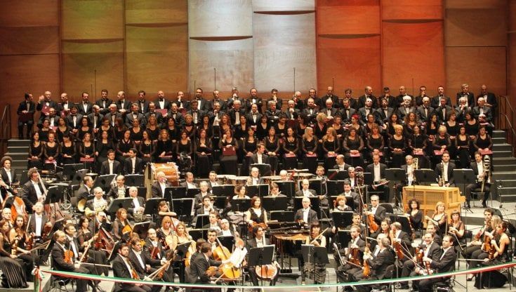 L'orchestra del Maggio di Firenze "prigioniera" nell'aeroporto di Malaga  per un giorno e una notte