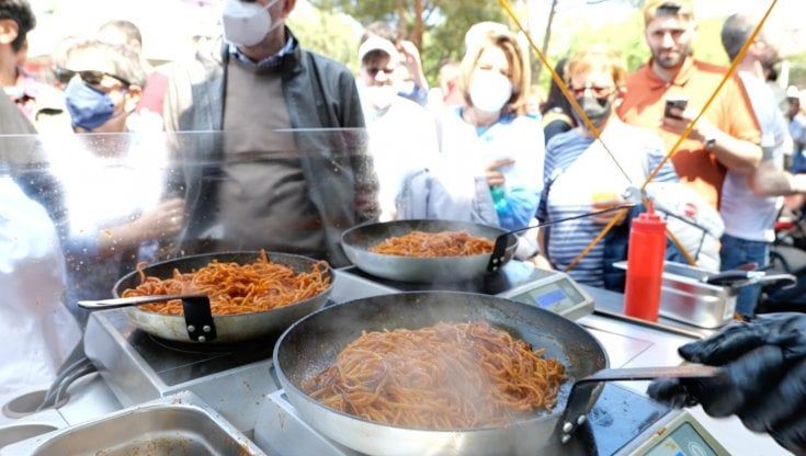A Bari torna Gnam! Venti stand per chi ama il cibo di strada: dal panino con il lampredotto ai tacos, ecco cosa si potrà assaporare