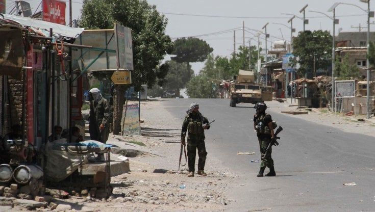 Continua l'avanzata dei talebani in Afghanistan: conquistato il primo capoluogo