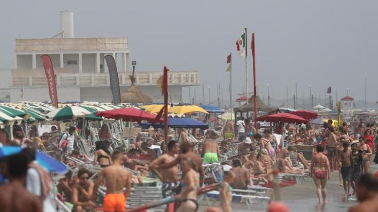 Ostia, chioschi ancora chiusi ai Cancelli e nelle spiagge libere