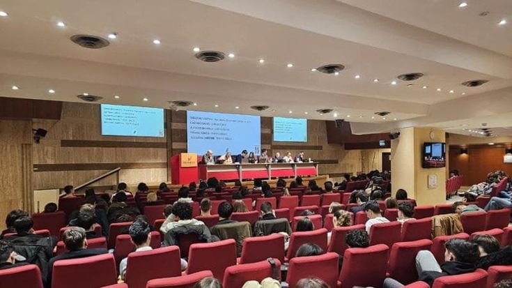 Studenti, nella consulta provinciale di Roma arriva il “divieto di tumulto”