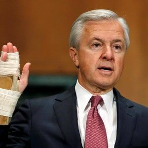 Wells Fargo, indagine interna sui conti illegali: all'ad tolto premio da 41 milioni