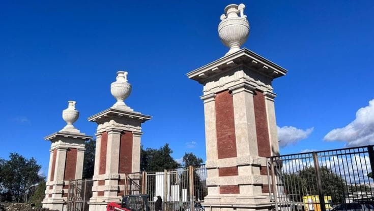 Napoli, parco Virgiliano: via teloni e ponteggi, restaurato il portale monumentale