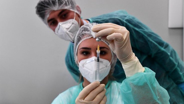 Vaccini antiCovid anche all'agenzia pugliese per lo sviluppo del territorio: dosi al dg Elio Sannicandro e ai dipendenti