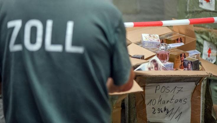 Commercio e falsi, buco nero da 100 miliardi