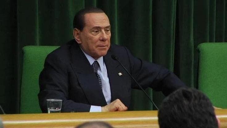 Berlusconi: "Finanzieri cattivi, mossi da invidia"