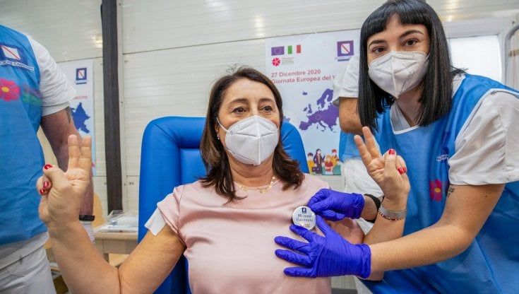 Covid, in Campania vaccinazioni a Capodanno: domani in arrivo le prime 32mila dosi