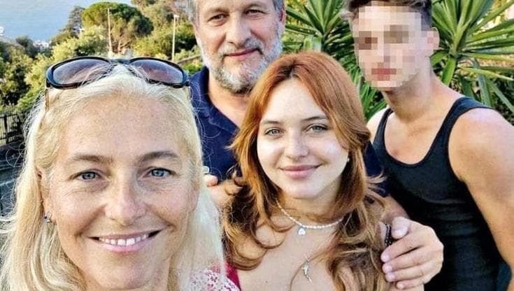 Maldive, Carlo Sommacal sentito come testimone in Questura. Sequestrate mute e GoPro arrivate a Roma