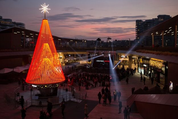 Natale a Milano: a CityLife l'albero intelligente che riconosce le emozioni