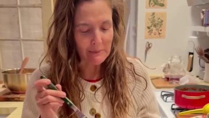 Drew Barrymore e la pasta alla bolognese: la reazione dell'attrice all'assaggio