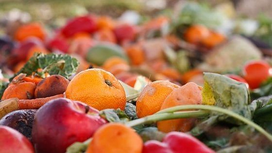Quanto cibo buttiamo nella spazzatura? Ecco le ricette del menu anti spreco 