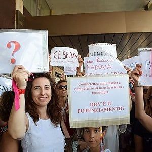 Scuola, l'esodo dei docenti: "In 800 trasferiti dalla Puglia verso Lombardia e Veneto"