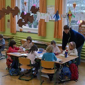 Scuola: de Magistris, contratti per  380 maestre