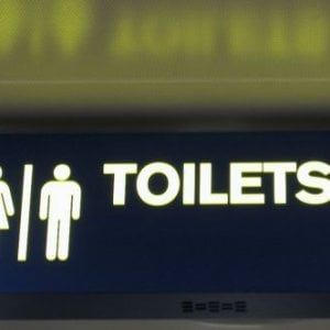 Utilizzare il bagno al bar: bisogna per forza consumare?