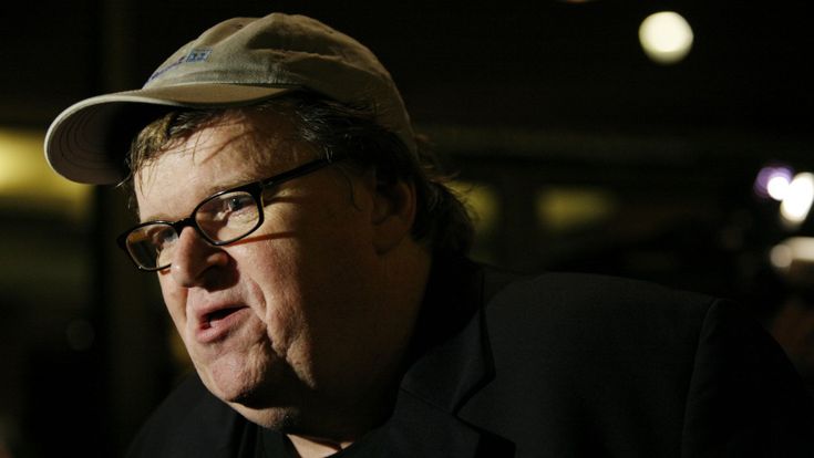 Michael Moore: “La gente non si fida più del governo. Troppi abusi non puniti”
