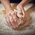 Le mani in pasta: la farina del futuro cambia insieme a chi la usa