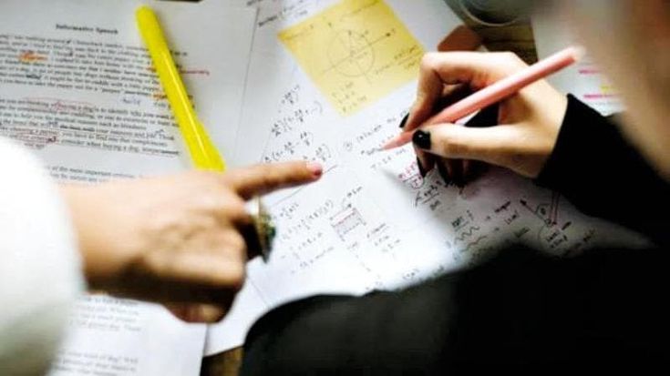 Lezioni private, business al nero: “Si spendono 350 euro al mese”. I racconti delle famiglie