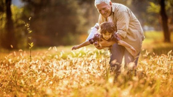 Bimbi in vacanza con i nonni, vademecum per affrontare il distacco dai genitori
