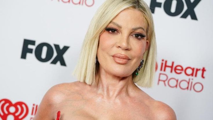 Tori Spelling, la Donna di “Beverly Hills 90210”, coinvolta in un incidente stradale con sette bimbi