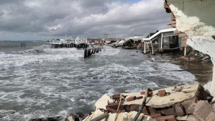 Ostia, Shilling e Kursaal spazzati via dalle mareggiate. E rischia di crollare la rotonda