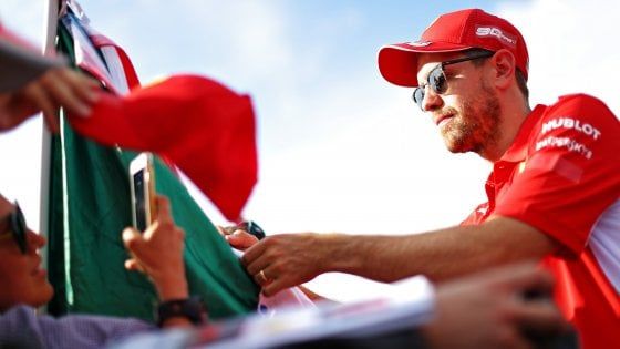 F1, Vettel con la fede al dito: matrimonio a sorpresa. Oggi la decisione sulla penalità