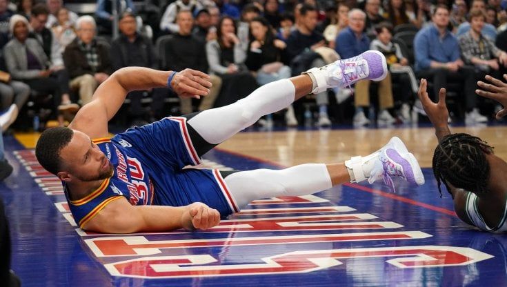 Nba: Phoenix è un rullo, Golden State trema per Curry. Altro ko per i Lakers