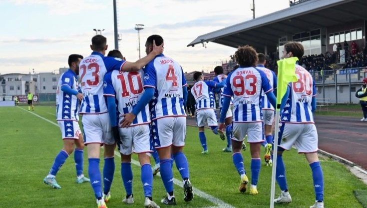 Il Bari senza Cheddira batte il Cittadella 3-0: Mignani dopo 2 mesi ritrova la vittoria che vale il terzo posto