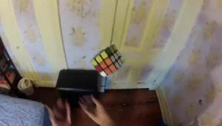 Il cubo di Rubik risolto dal giocoliere