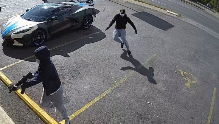 Memphis, i due killer del rapper Young Dolph ripresi dalla videosorveglianza 