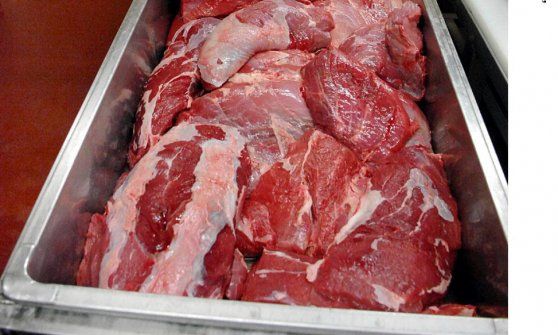 Carne avariata venduta ai locali del centro storico, tre indagati