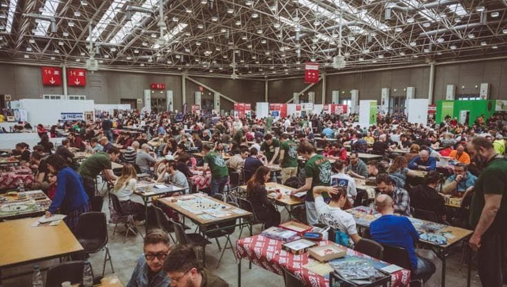 Puzzle, dadi, carte: tutti a giocare attorno a un tavolo al festival Play