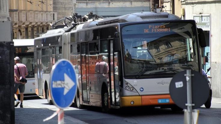 Tagli ai bus, a Creto nasce la chat degli abitanti per scambiarsi passaggi