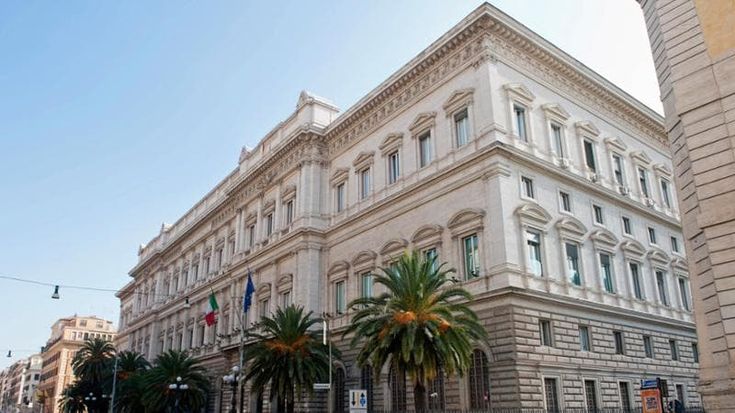 Truffa del finto prestito, dai social al bonifico estero: come difendersi. L’allarme Bankitalia